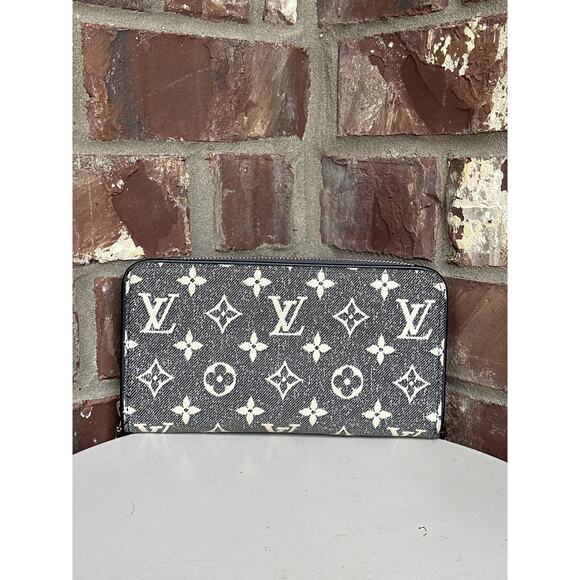 Louis Vuitton Denim Jacquard Monogram Zippy Wallet 54356 - Picture 1 of 9